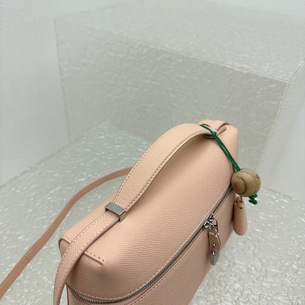 로로피아나 엑스트라 백 텍스처드 카프스킨 버블 검 [매장가 520만원대]