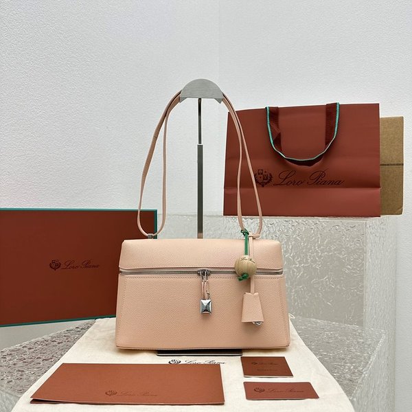 로로피아나 엑스트라 백 텍스처드 카프스킨 버블 검 [매장가 520만원대]