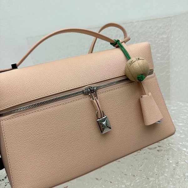 로로피아나 엑스트라 백 텍스처드 카프스킨 버블 검 [매장가 520만원대]