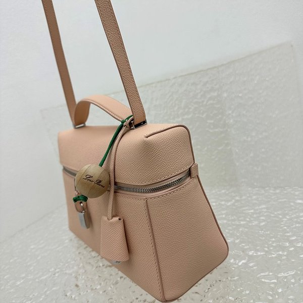 로로피아나 엑스트라 백 텍스처드 카프스킨 버블 검 [매장가 520만원대]