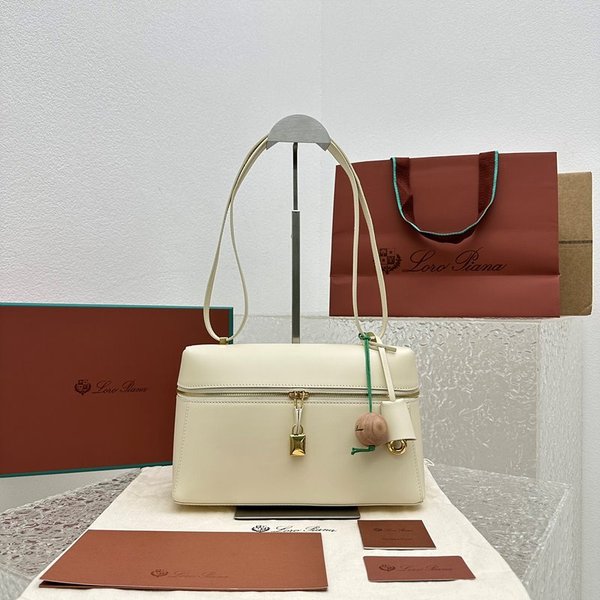 로로피아나 엑스트라 백 스무스 카프스킨 선데이 모닝 베이지 [매장가 520만원대]