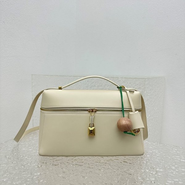 로로피아나 엑스트라 백 스무스 카프스킨 선데이 모닝 베이지 [매장가 520만원대]