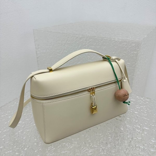 로로피아나 엑스트라 백 스무스 카프스킨 선데이 모닝 베이지 [매장가 520만원대]