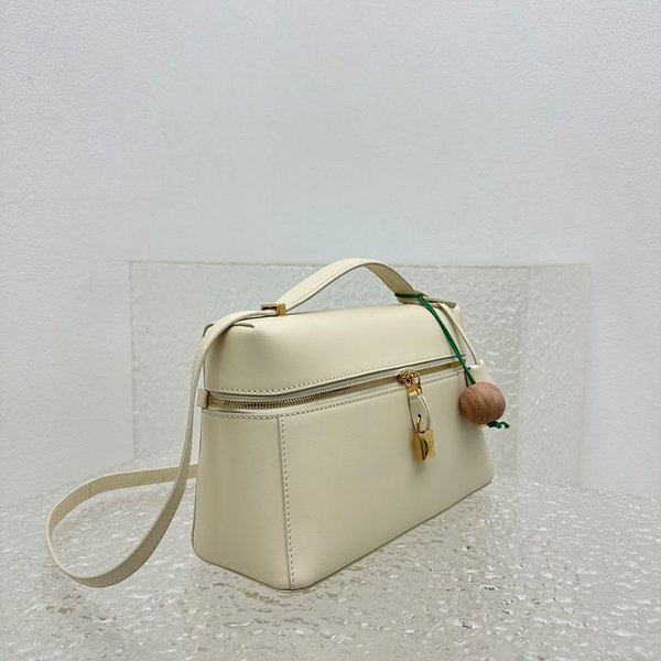 로로피아나 엑스트라 백 스무스 카프스킨 선데이 모닝 베이지 [매장가 520만원대]