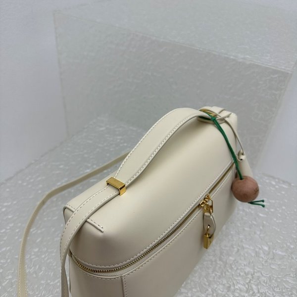 로로피아나 엑스트라 백 스무스 카프스킨 선데이 모닝 베이지 [매장가 520만원대]