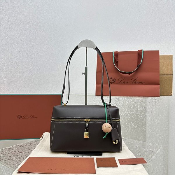 로로피아나 엑스트라 백 스무드 카프스킨 블랙 [매장가 520만원대]