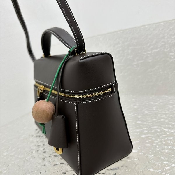 로로피아나 엑스트라 백 스무드 카프스킨 블랙 [매장가 520만원대]