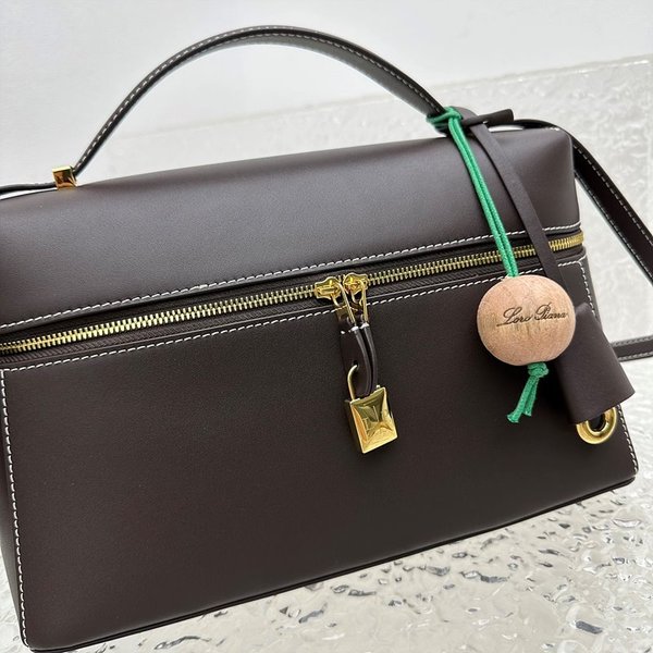 로로피아나 엑스트라 백 스무드 카프스킨 블랙 [매장가 520만원대]