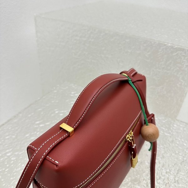 로로피아나 엑스트라 백 스무드 카프스킨 딥 퀴멜 [매장가 520만원대]