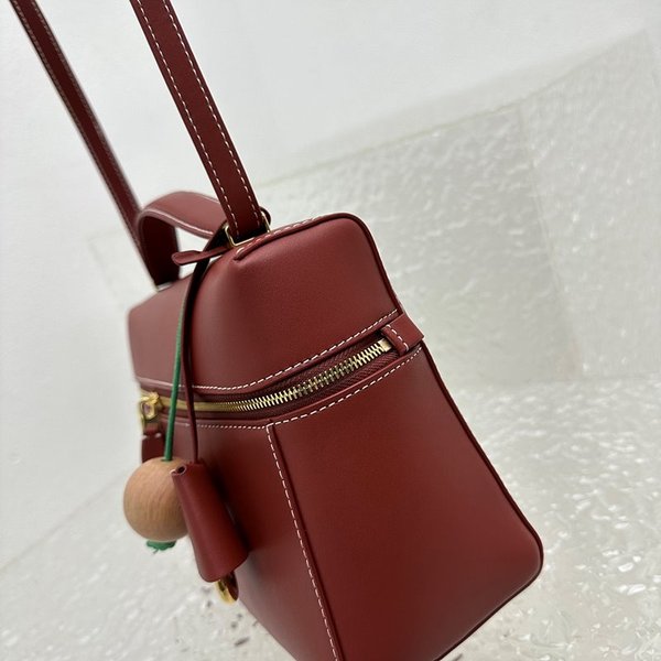 로로피아나 엑스트라 백 스무드 카프스킨 딥 퀴멜 [매장가 520만원대]