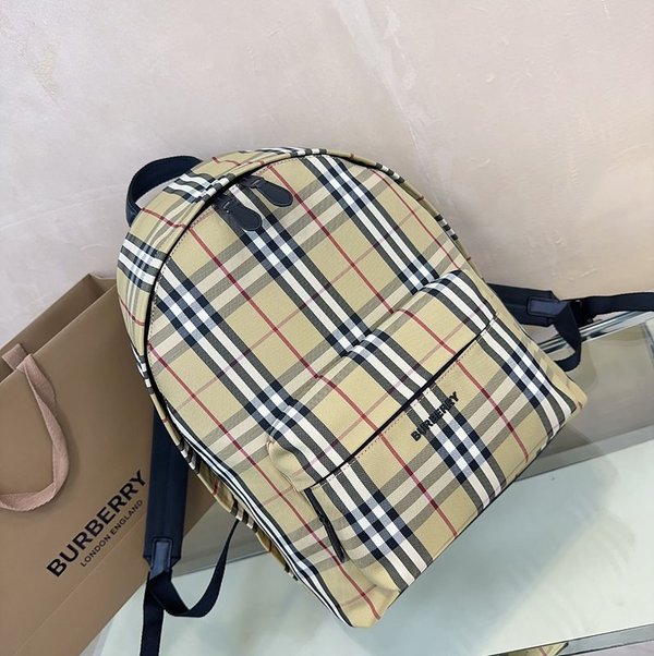 버버리 체크 백팩 [매장가 190만원대]