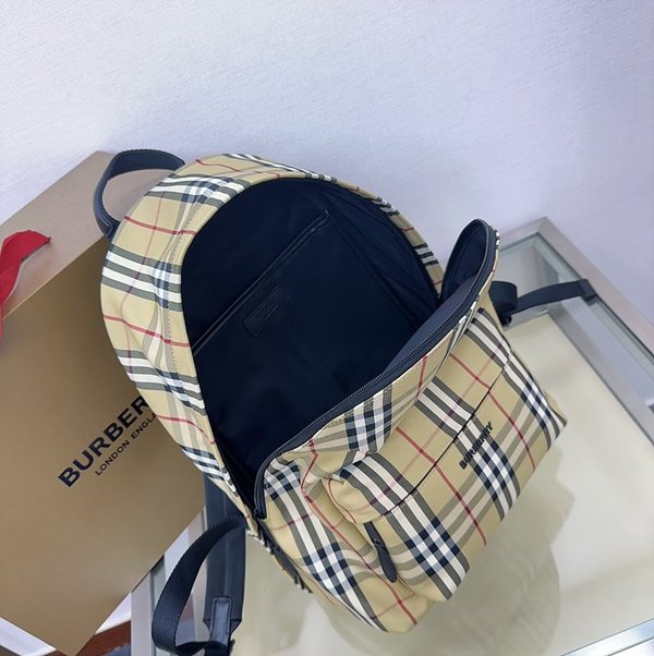 버버리 체크 백팩 [매장가 190만원대]