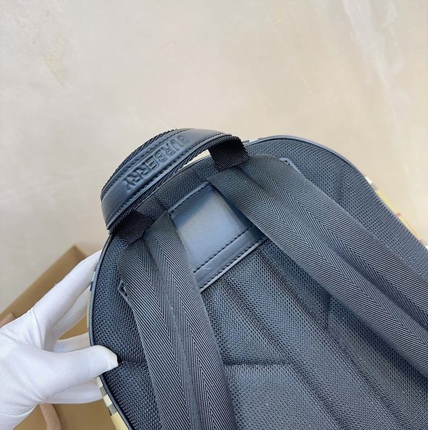 버버리 체크 백팩 [매장가 190만원대]