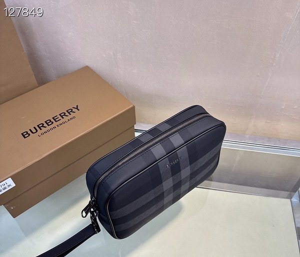 버버리 체크 레더 파우치 [매장가 120만원대]