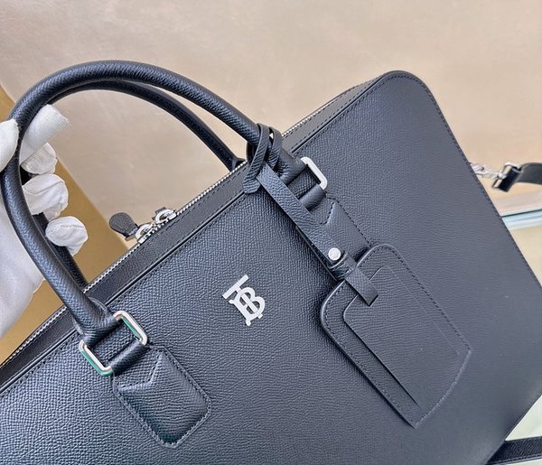 버버리 슬림 에인스워스 브리프케이스 [매장가 280만원대]