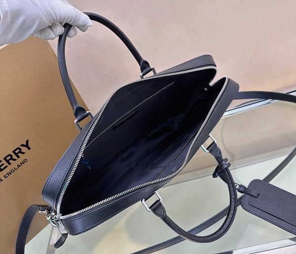 버버리 슬림 에인스워스 브리프케이스 [매장가 280만원대]