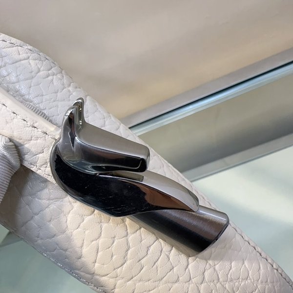 버버리 스몰 체스 숄더 백 헌터 [매장가 290만원대]