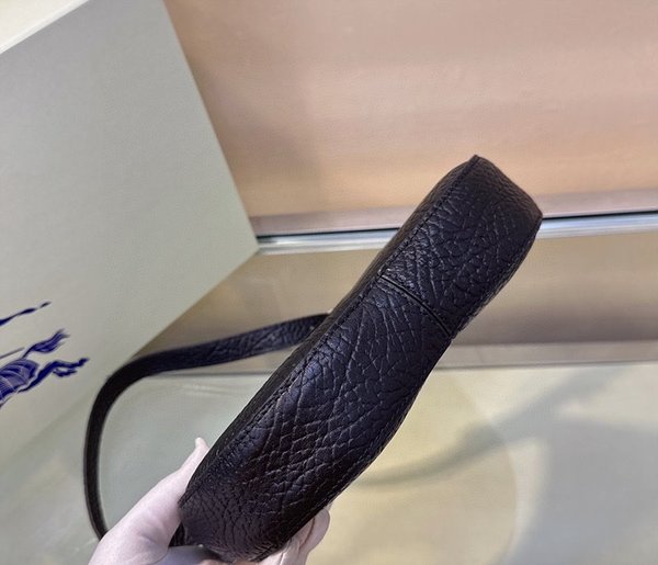 버버리 스몰 체스 숄더 백 블랙 [매장가 290만원대]