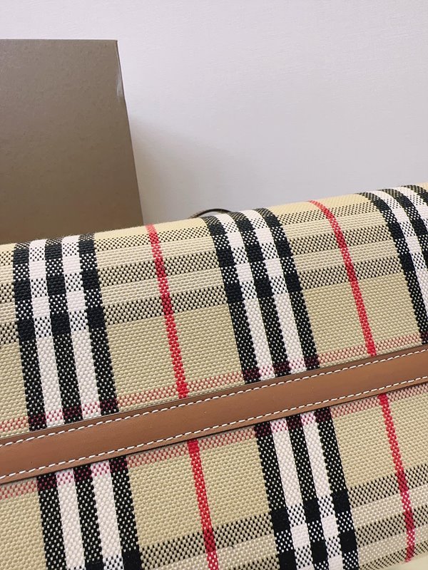 버버리 스몰 런던 토트 [매장가 230만원대]