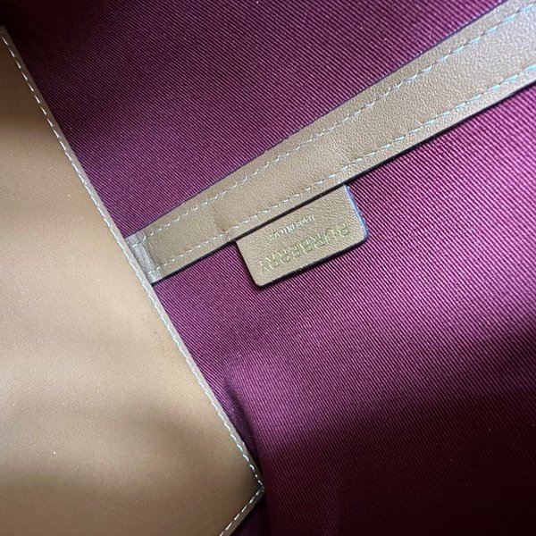 버버리 스몰 런던 토트 [매장가 230만원대]