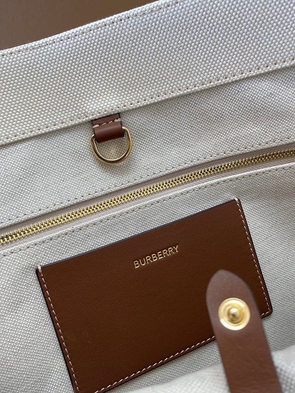 버버리 미디엄 프레야 토트 내추럴 텐 [매장가 190만원대]