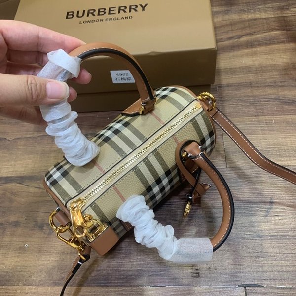 버버리 미니 체크 볼링 백 [매장가 190만원대]