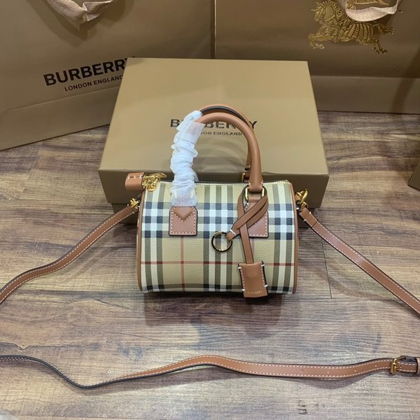 버버리 미니 체크 볼링 백 [매장가 190만원대]