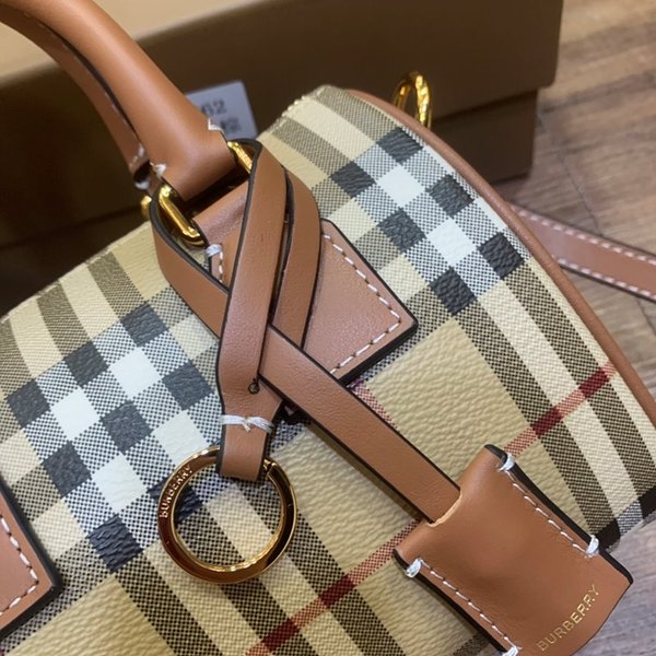 버버리 미니 체크 볼링 백 [매장가 190만원대]