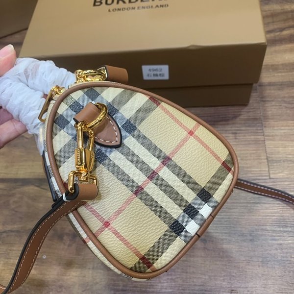 버버리 미니 체크 볼링 백 [매장가 190만원대]