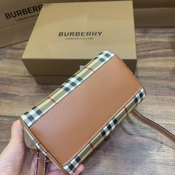 버버리 미니 체크 볼링 백 [매장가 190만원대]