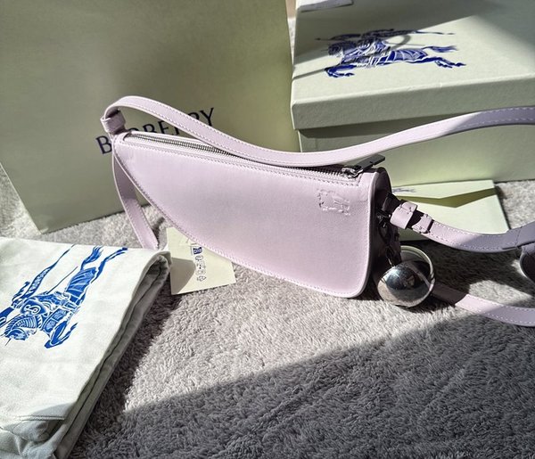 버버리 미니 쉴드 슬링 백 [매장가 270만원대]