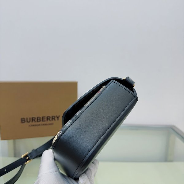 버버리 노트 백 [매장가 210만원대]