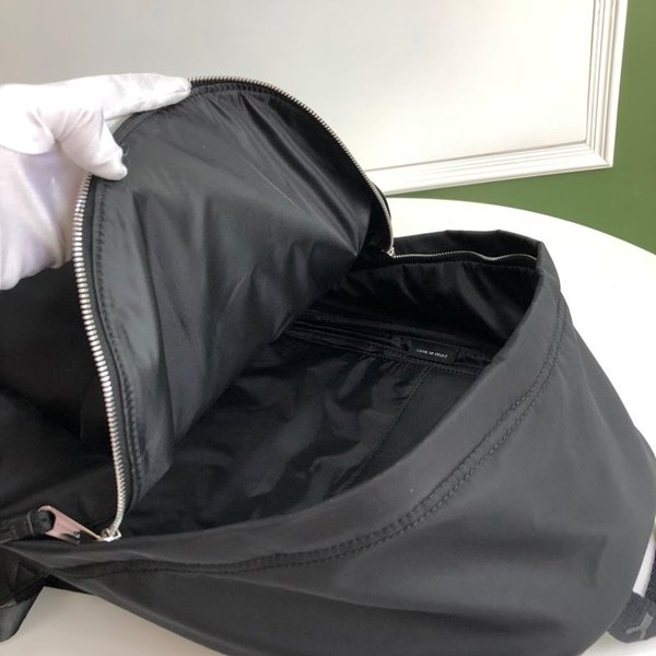 버버리 나일론 백팩 [매장가 160만원대]