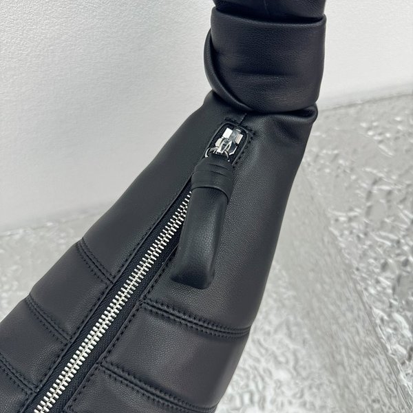 르메르 미디엄 크루아상 백 블랙 [매장가 218만원대]