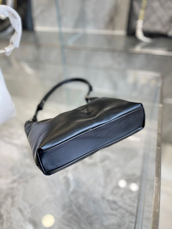 메종마르지엘라 Glam Slam 호보 스몰백 2color [매장가 259만원대]