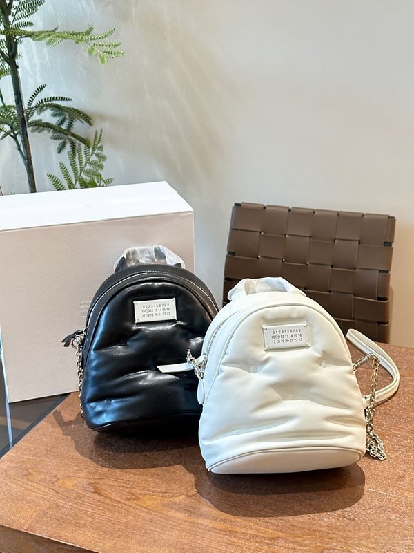 메종마르지엘라 Glam Slam 백팩 2color [매장가 240만원대]