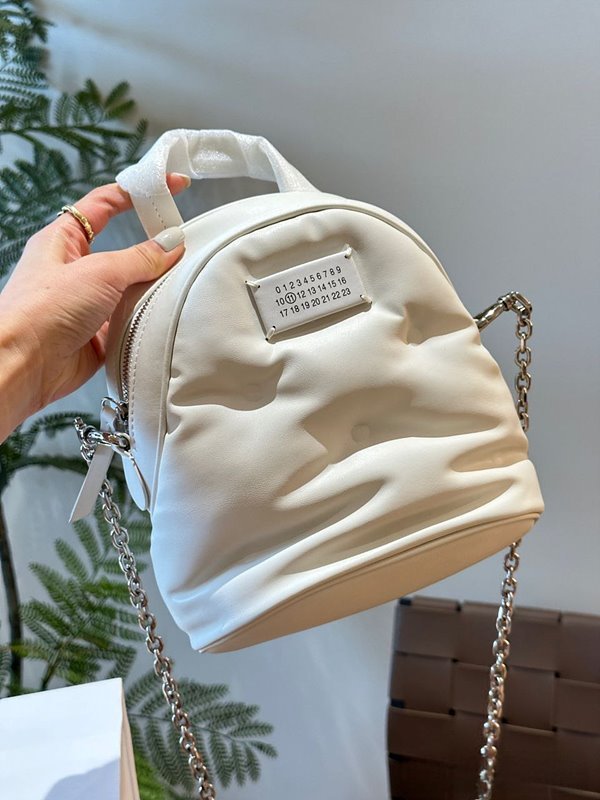 메종마르지엘라 Glam Slam 백팩 2color [매장가 240만원대]