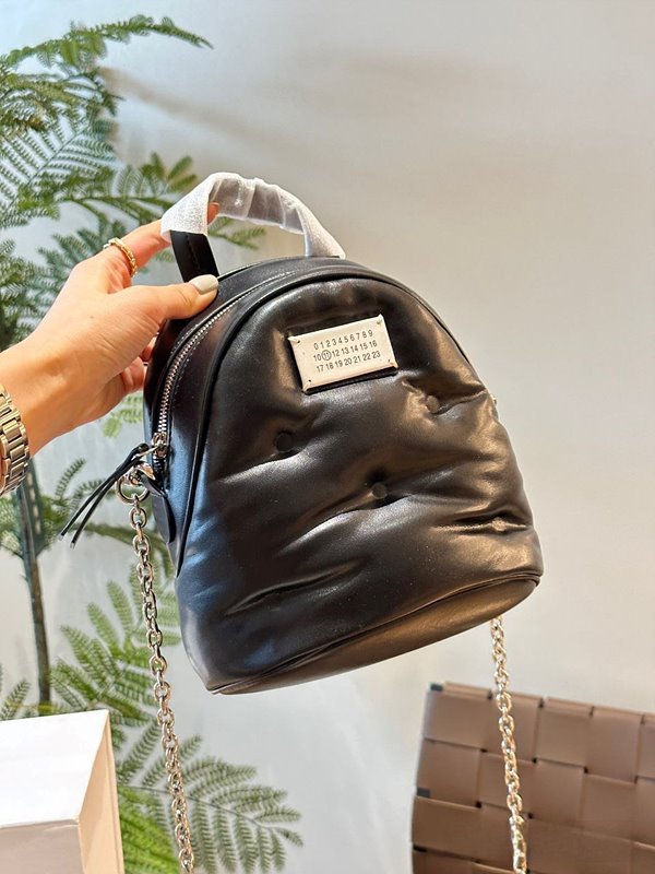 메종마르지엘라 Glam Slam 백팩 2color [매장가 240만원대]