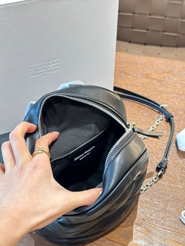 메종마르지엘라 Glam Slam 백팩 2color [매장가 240만원대]