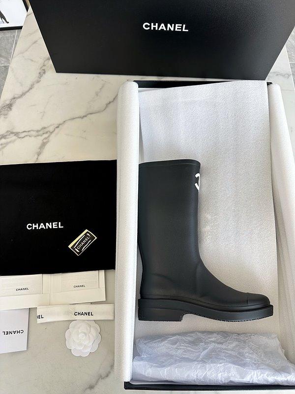 샤넬 CC 로고 하이 레인부츠 [매장가 420만원대]