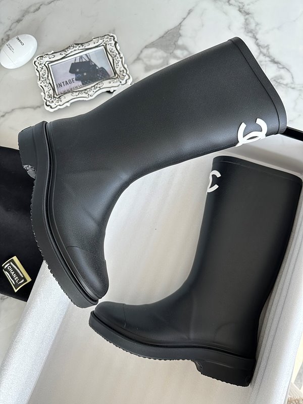 샤넬 CC 로고 하이 레인부츠 [매장가 420만원대]