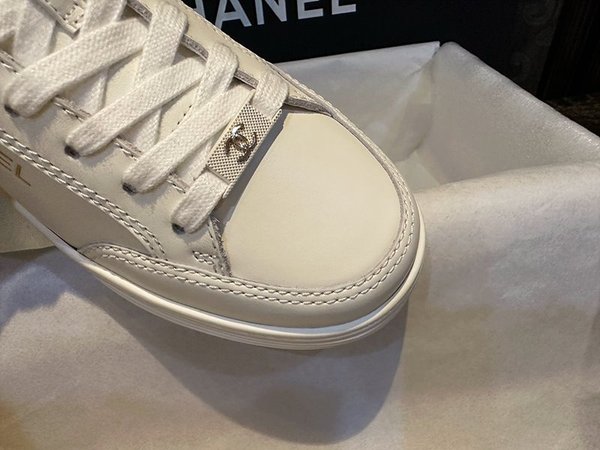 샤넬 화이트 골드레터링 로우탑 스니커즈 [매장가 230만원대]