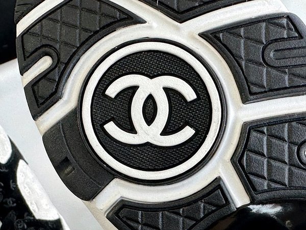 샤넬 프린티드 스웨이드 스니커즈 [매장가 210만원대]