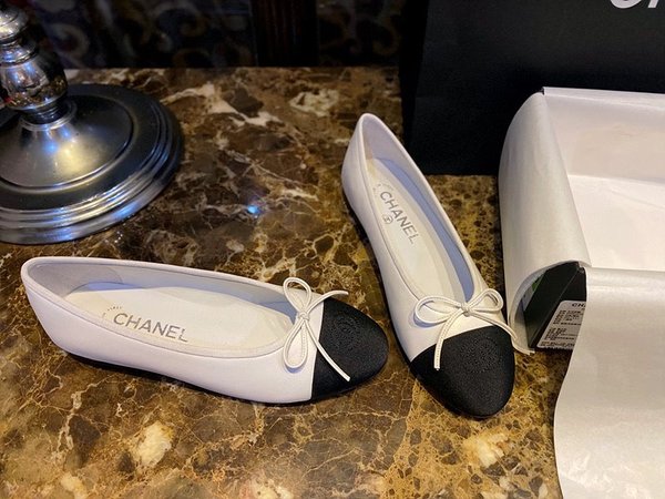샤넬 화이트 블랙 투톤 리본 플랫 슈즈 [매장가 160만원대]