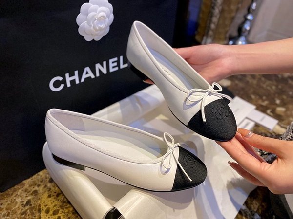 샤넬 화이트 블랙 투톤 리본 플랫 슈즈 [매장가 160만원대]