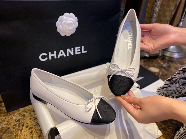 샤넬 화이트 블랙 투톤 리본 플랫 슈즈 [매장가 160만원대]