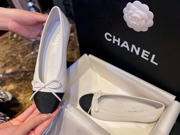 샤넬 화이트 블랙 투톤 리본 플랫 슈즈 [매장가 160만원대]