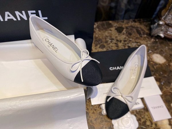 샤넬 화이트 블랙 투톤 리본 플랫 슈즈 [매장가 160만원대]