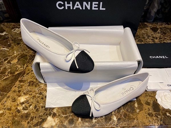 샤넬 화이트 블랙 투톤 리본 플랫 슈즈 [매장가 160만원대]