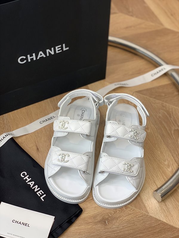 샤넬 CC 로고 벨크로 화이트 샌들 [매장가 233만원대]